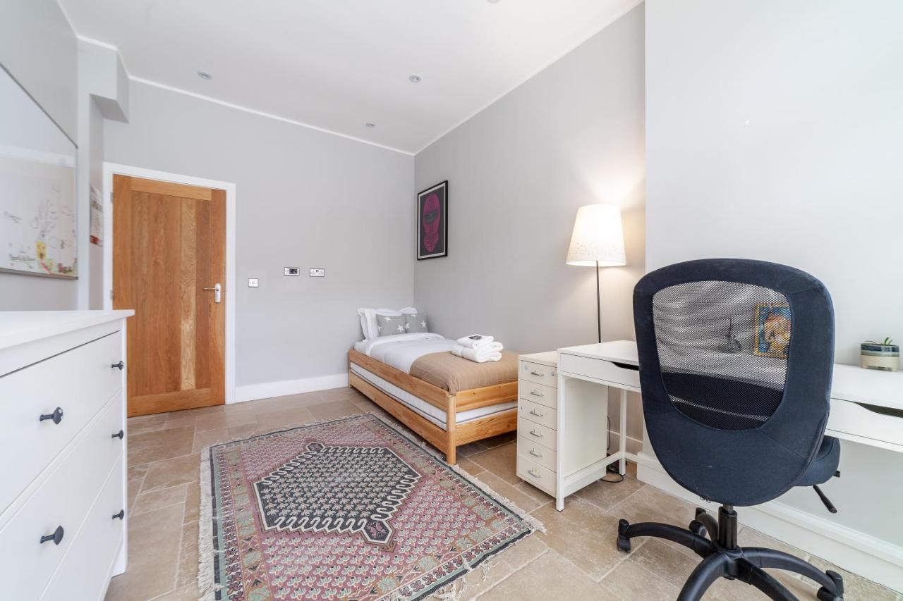 Bright Groundfloor 3br Flat, Brockley, Se Apartment London
